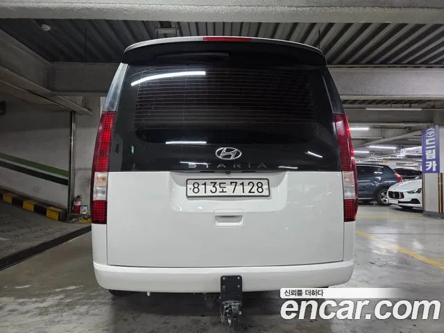 Hyundai Staria 2023 thumb 4