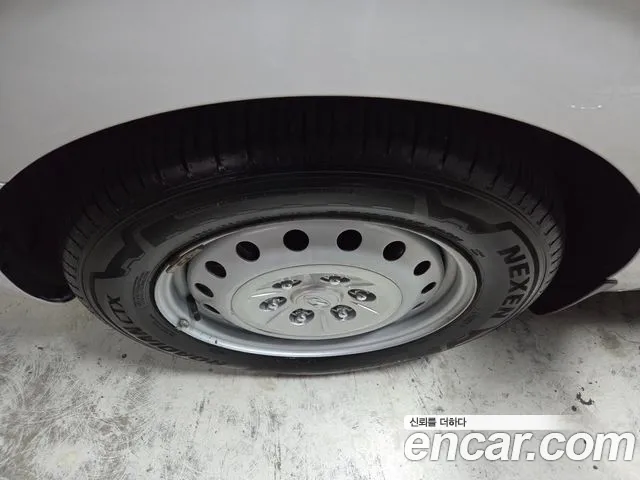 Hyundai Staria 2023 thumb 5