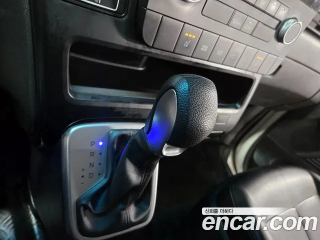 Hyundai Staria 2023 thumb 9
