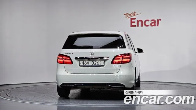 Mercedes-Benz B-Class 2016 thumb 11
