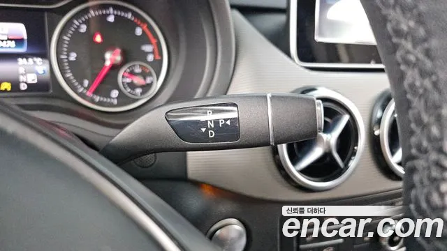 Mercedes-Benz B-Class 2016 thumb 10
