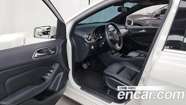 Mercedes-Benz B-Class 2016 thumb 4