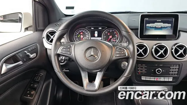 Mercedes-Benz B-Class 2016 thumb 6