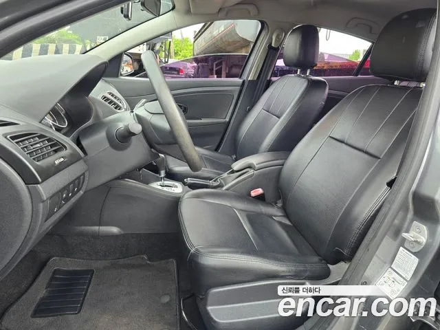 Renault SM3 2015 thumb 12