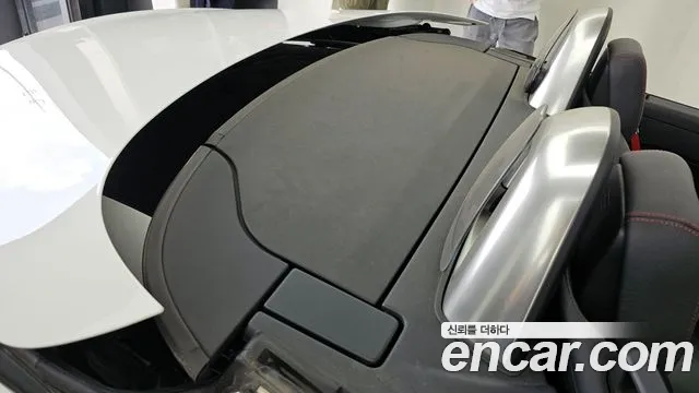 Mercedes-Benz SLC-Класс 2018 thumb 12