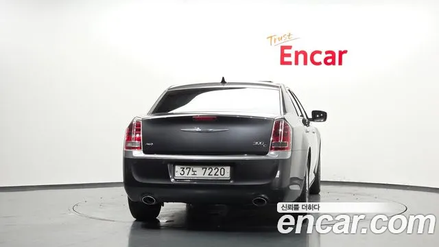 Chrysler 300C 2014 thumb 12