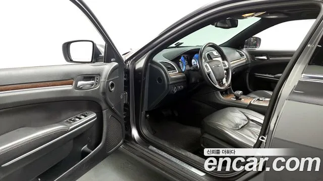 Chrysler 300C 2014 thumb 11