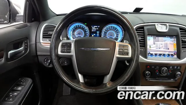 Chrysler 300C 2014 thumb 8
