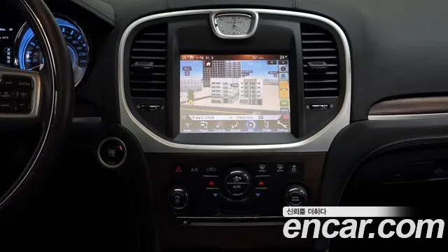 Chrysler 300C 2014 thumb 3