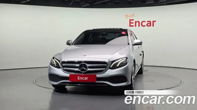 Mercedes-Benz E-Class 2018 thumb 12