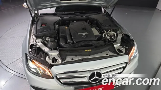 Mercedes-Benz E-Class 2018 thumb 2