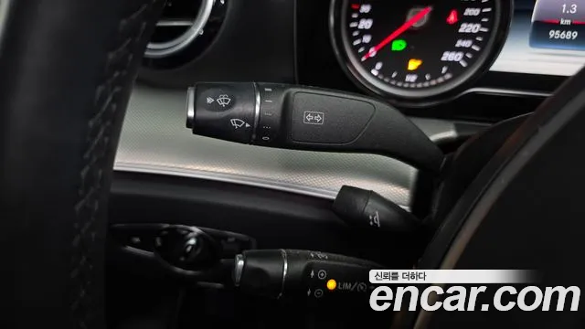 Mercedes-Benz E-Class 2018 thumb 3