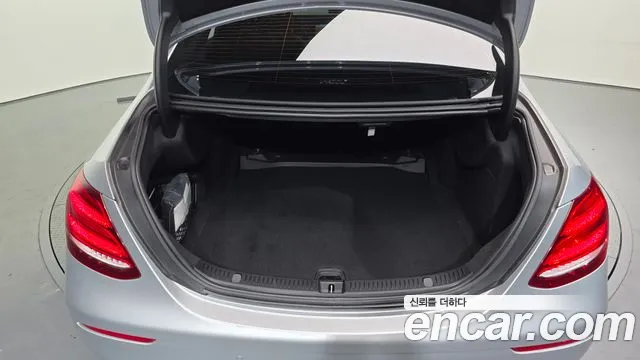 Mercedes-Benz E-Class 2018 thumb 8