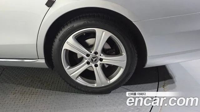 Mercedes-Benz E-Class 2018 thumb 9