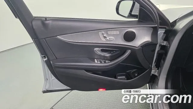 Mercedes-Benz E-Class 2018 thumb 7