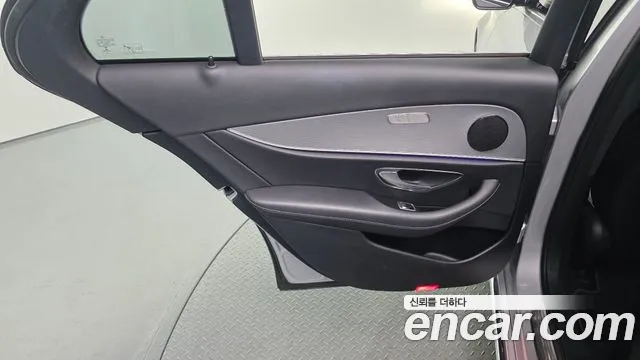 Mercedes-Benz E-Class 2018 thumb 11