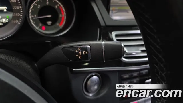 Mercedes-Benz E-Class 2014 thumb 9