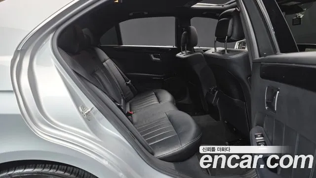 Mercedes-Benz E-Class 2014 thumb 11