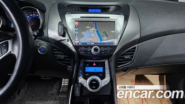 Hyundai Avante 2011 thumb 5