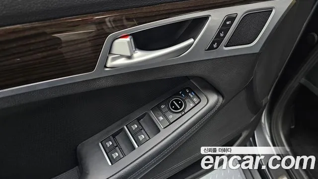 Genesis G80 2017 thumb 5