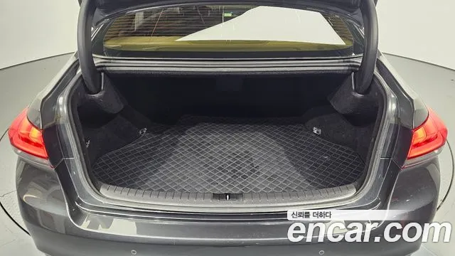 Genesis G80 2017 thumb 12