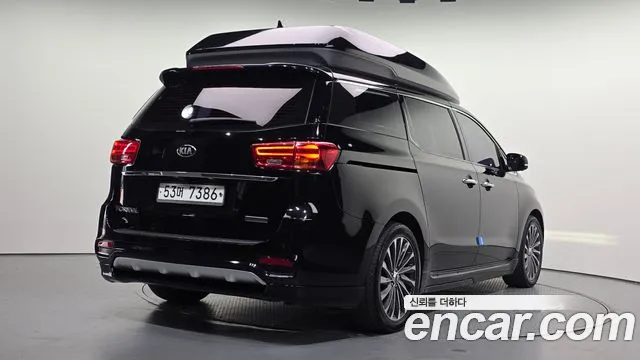 Kia Carnival 2018 thumb 3