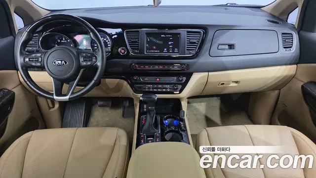 Kia Carnival 2018 thumb 4