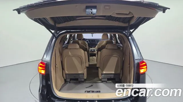 Kia Carnival 2018 thumb 10