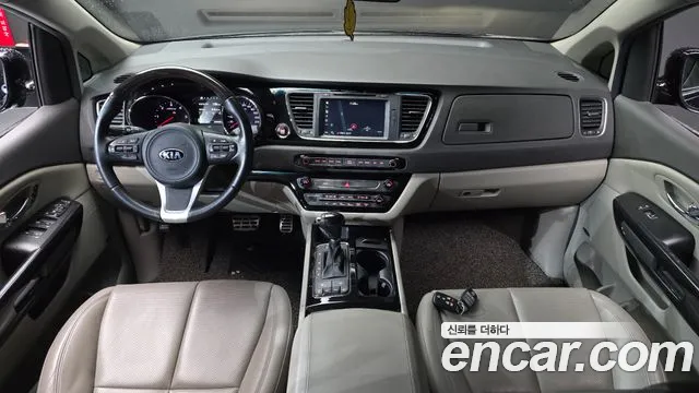 Kia Carnival 2015 thumb 12