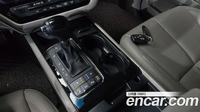 Kia Carnival 2015 thumb 11