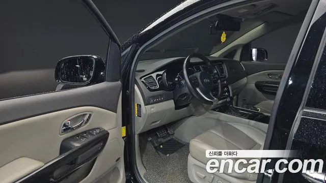 Kia Carnival 2015 thumb 2