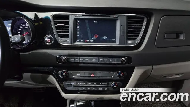 Kia Carnival 2015 thumb 7
