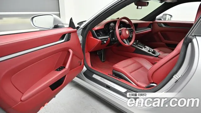 Porsche 911 2024 thumb 6