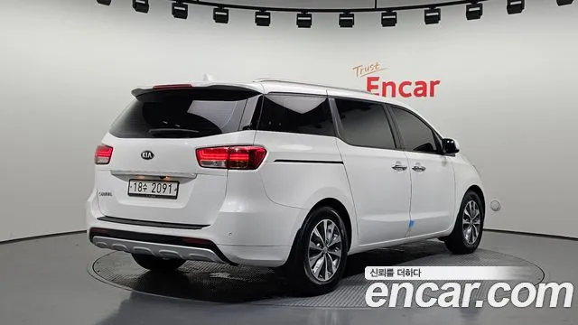 Kia Carnival 2016 thumb 6