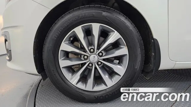 Kia Carnival 2016 thumb 3
