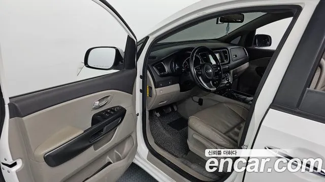 Kia Carnival 2016 thumb 4