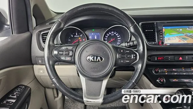 Kia Carnival 2016 thumb 5