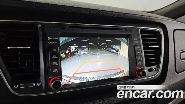 Kia Carnival 2016 thumb 8