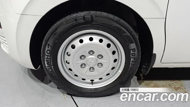 Hyundai Staria 2024 thumb 10