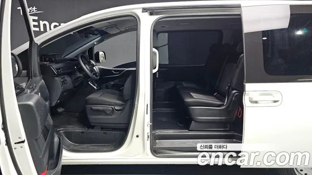 Hyundai Staria 2024 thumb 12