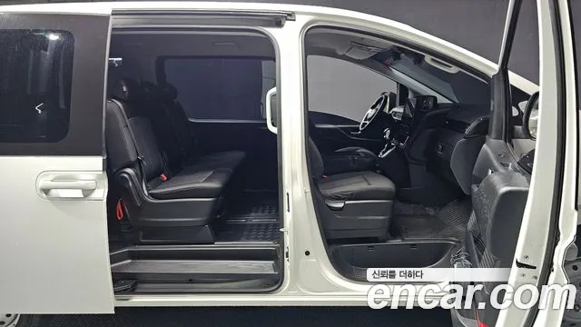 Hyundai Staria 2024 thumb 7