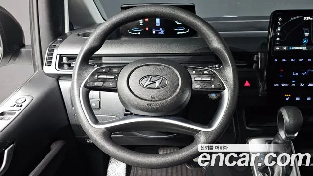 Hyundai Staria 2024 thumb 2