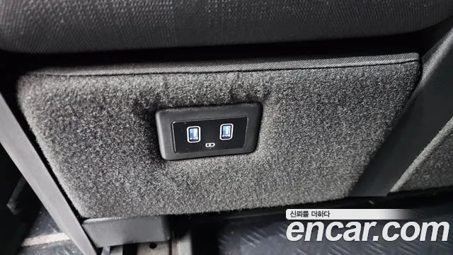 Hyundai Staria 2024 thumb 8