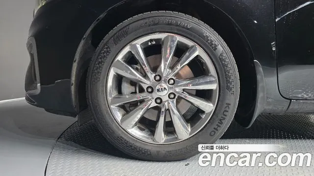 Kia Carnival 2018 thumb 11
