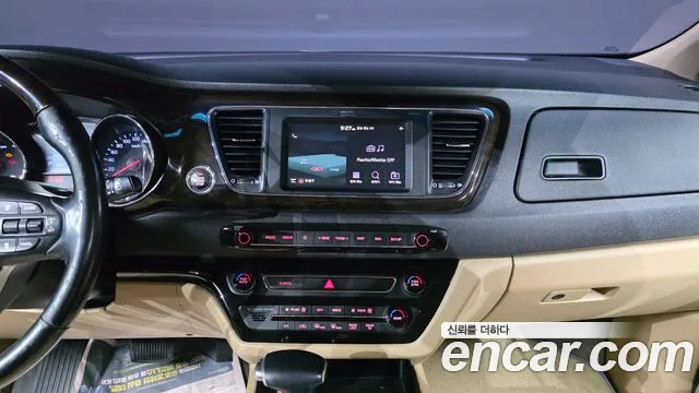 Kia Carnival 2018 thumb 3