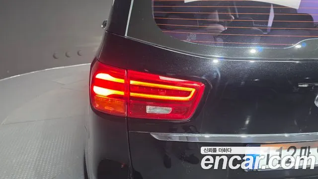 Kia Carnival 2018 thumb 10