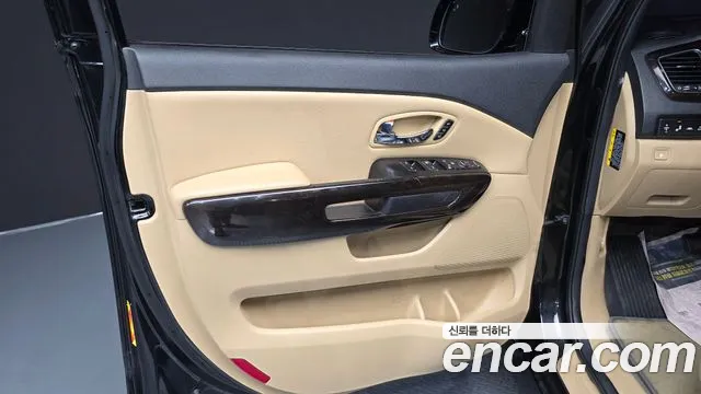 Kia Carnival 2018 thumb 4