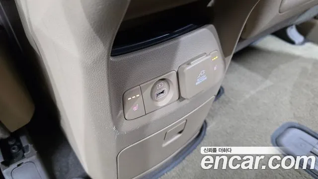Kia Carnival 2018 thumb 6