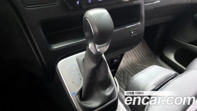 Hyundai Staria 2023 thumb 12