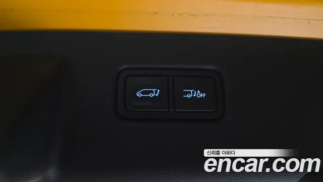 Hyundai Staria 2023 thumb 3